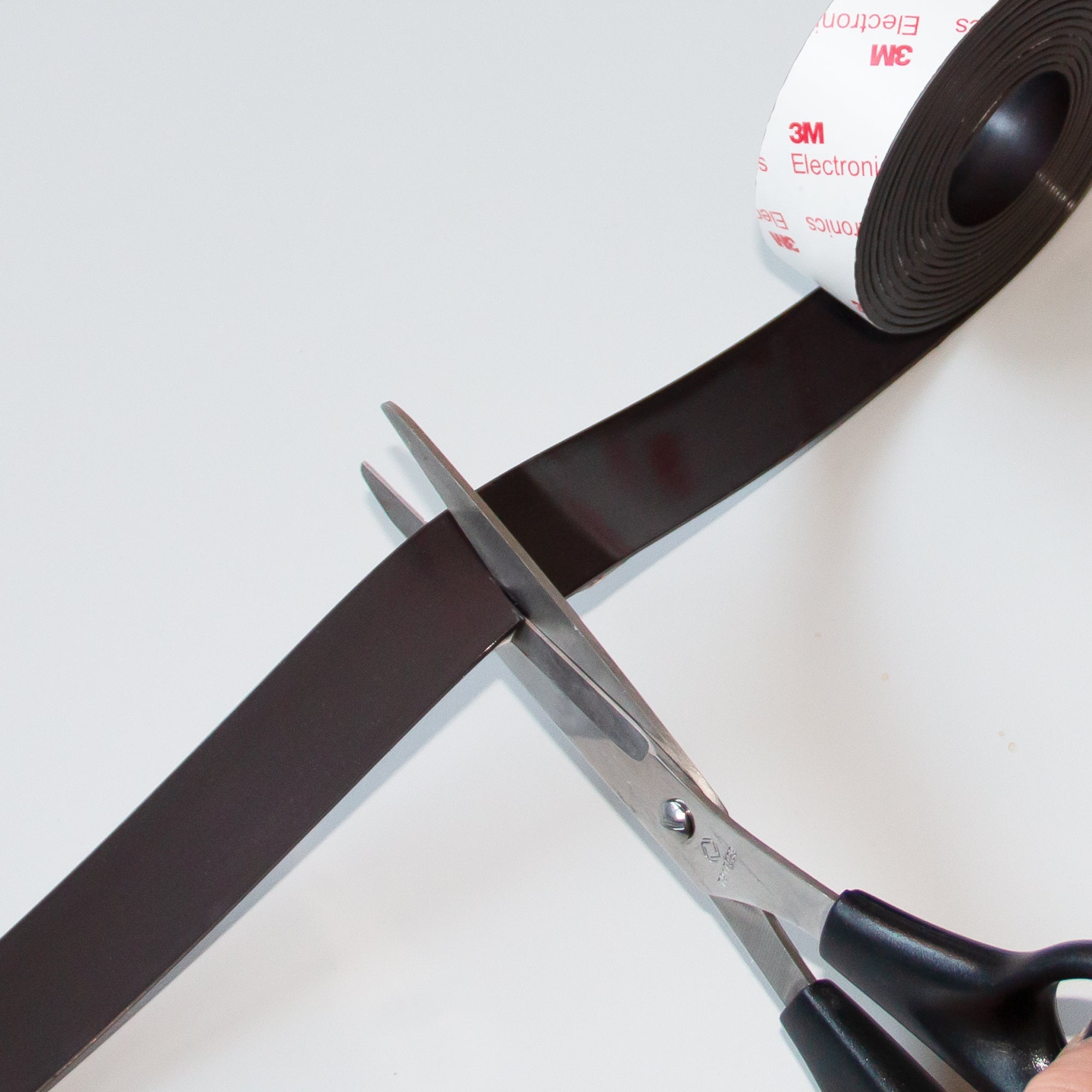 Selbstklebendes Magnetband zum Zuschneiden