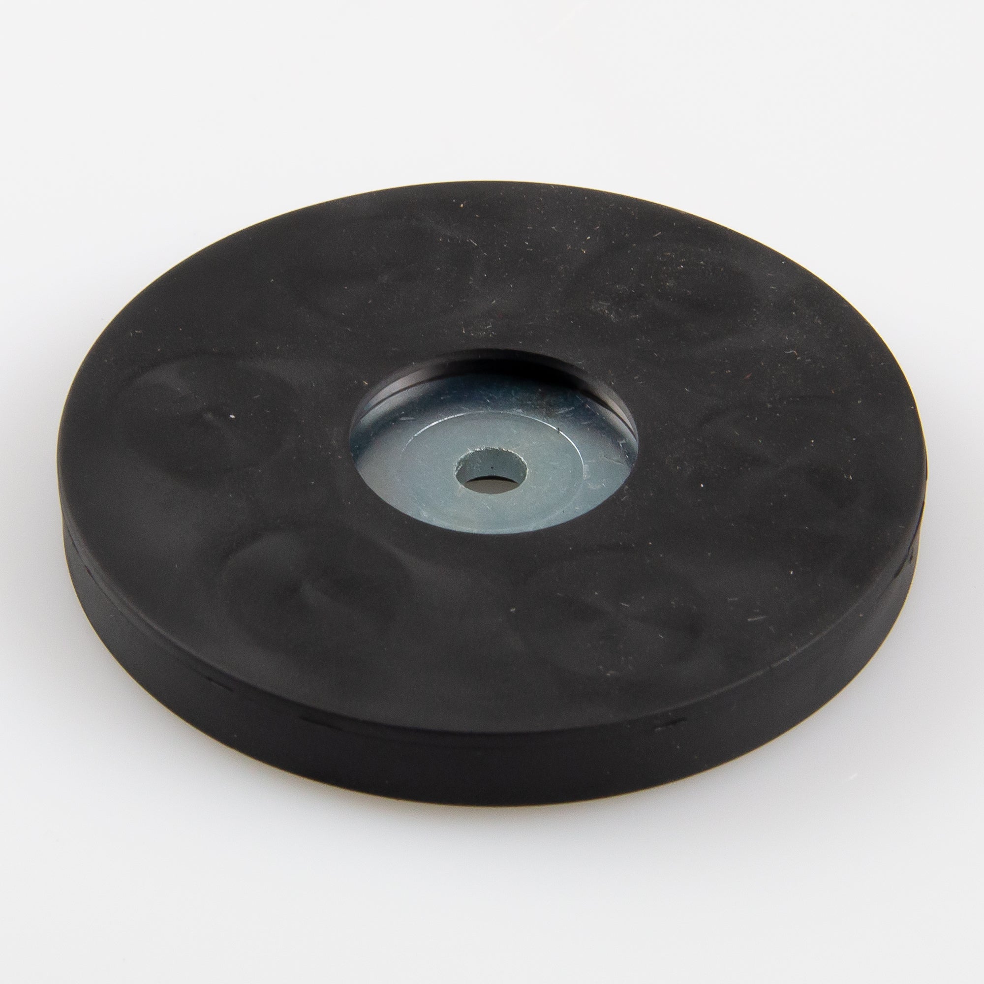 Gummierter Magnet Ø66x8,5mm mit zylindrischer Senkung Haftfläche