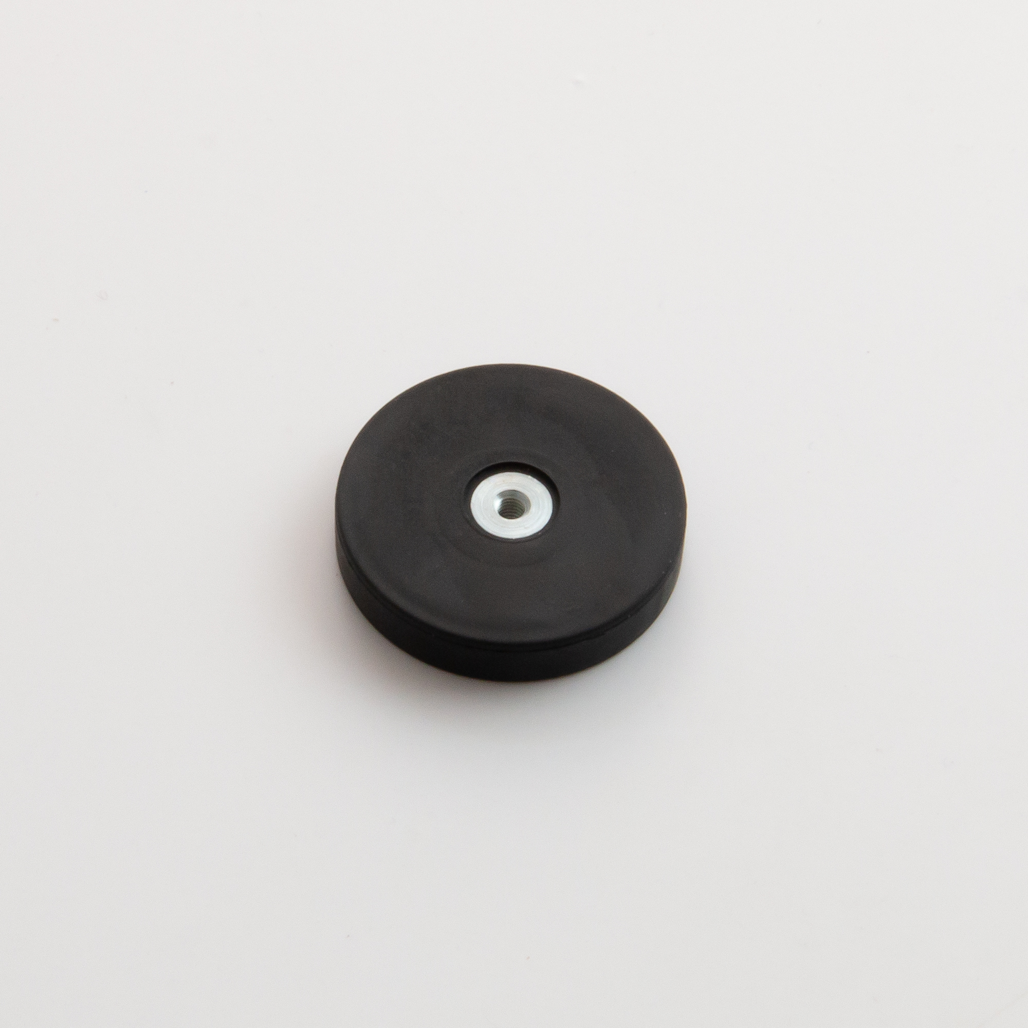 Gummierter schwarzer Magnet Ø32x7mm mit Innengewinde M3