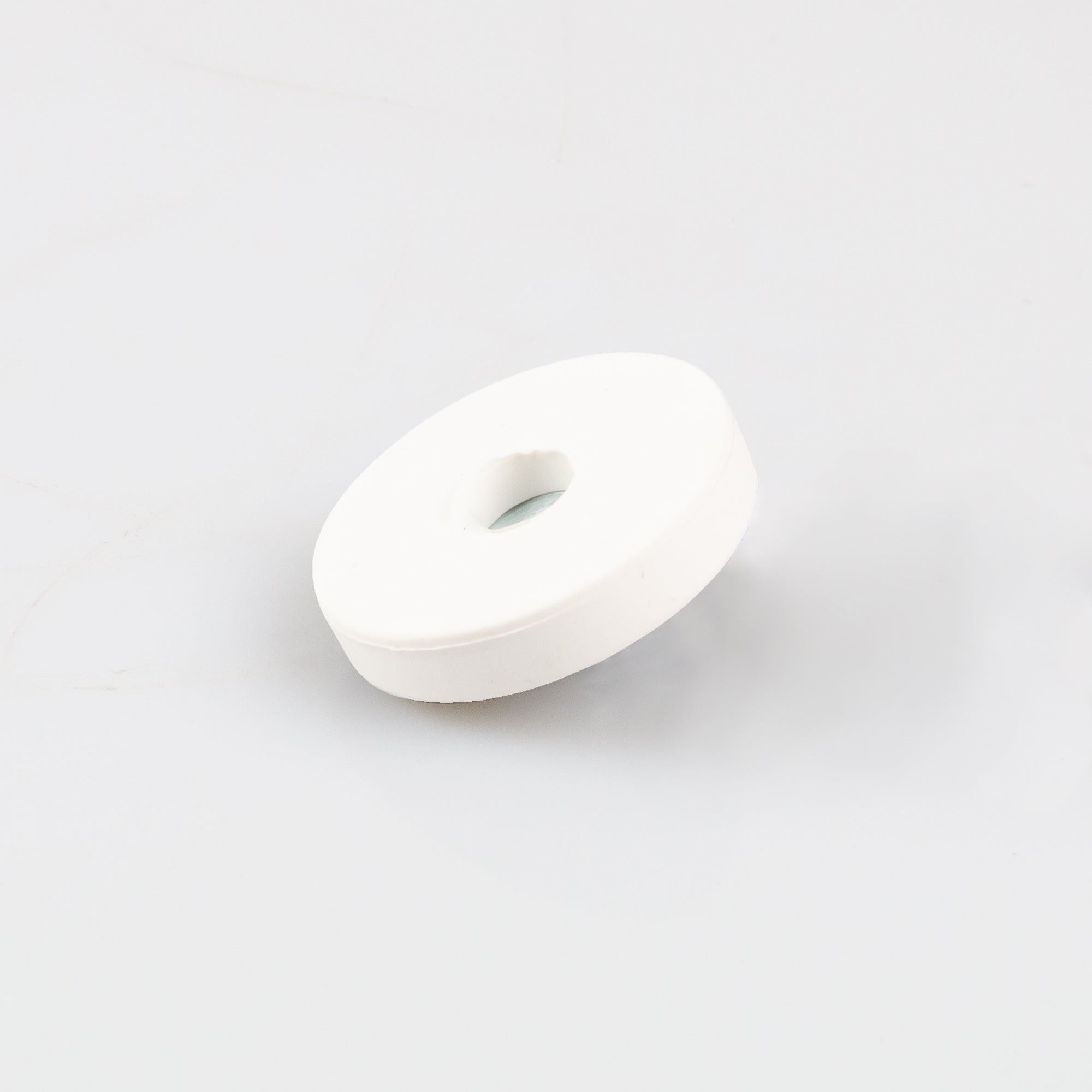 Gummiertes weißes Magnetsystem Ø31x6mm mit Gewindebuchse M4 Haftfläche