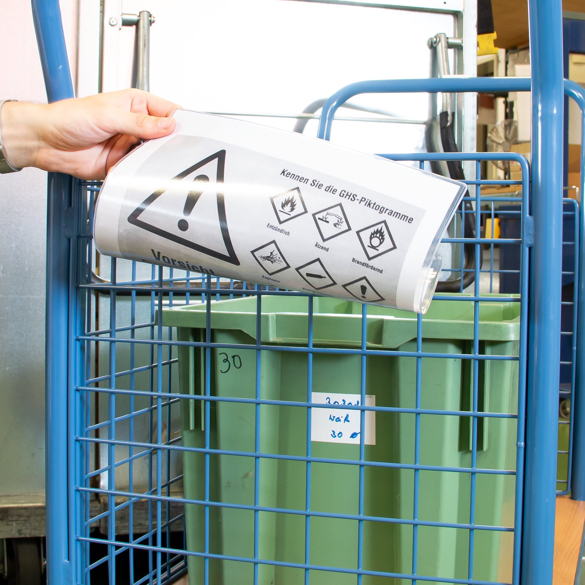Transparente Magnettasche für DIN A4 quer an Gitterbox