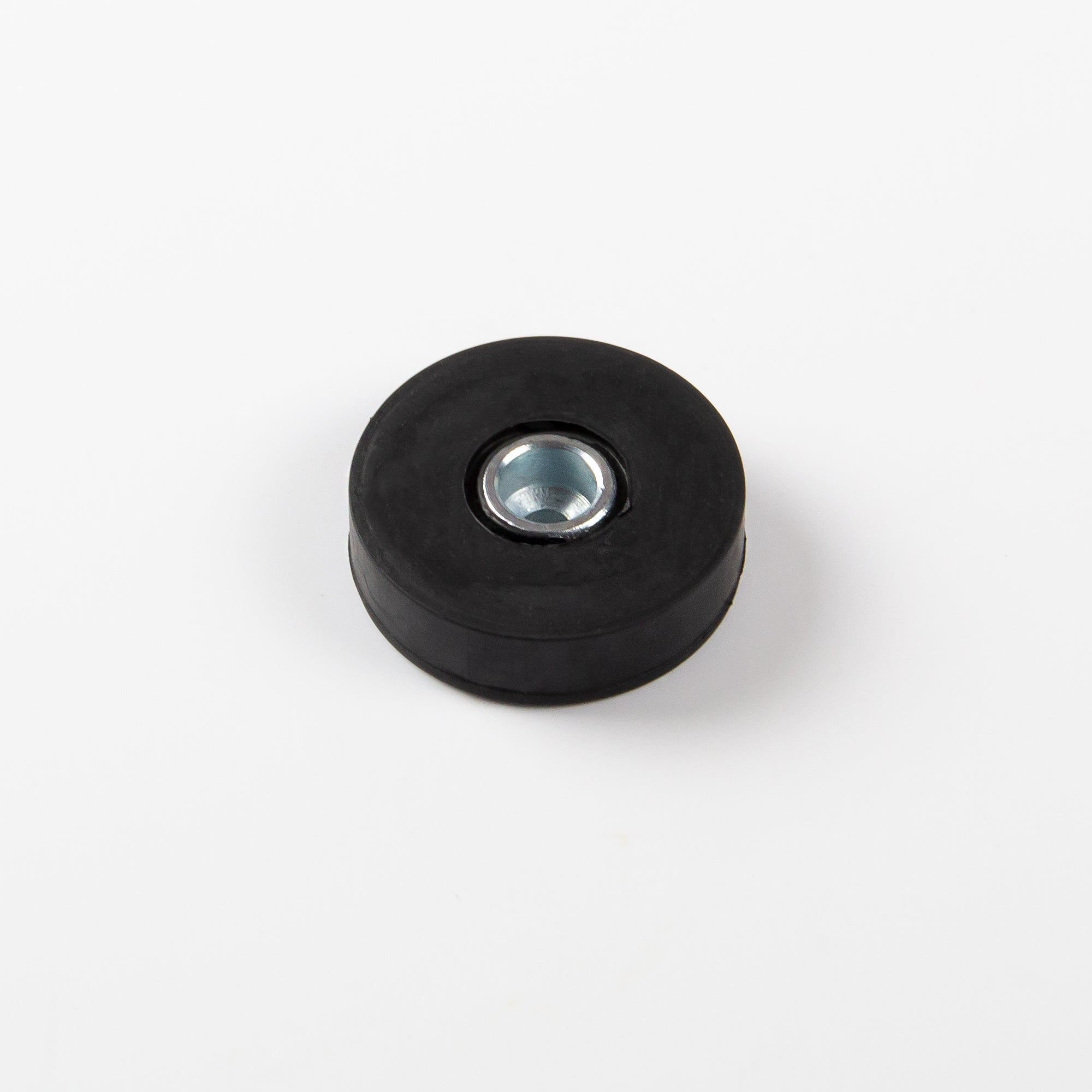 Gummierter schwarzer Magnet Ø43x12,5mm mit konischer Senkung Haftfläche