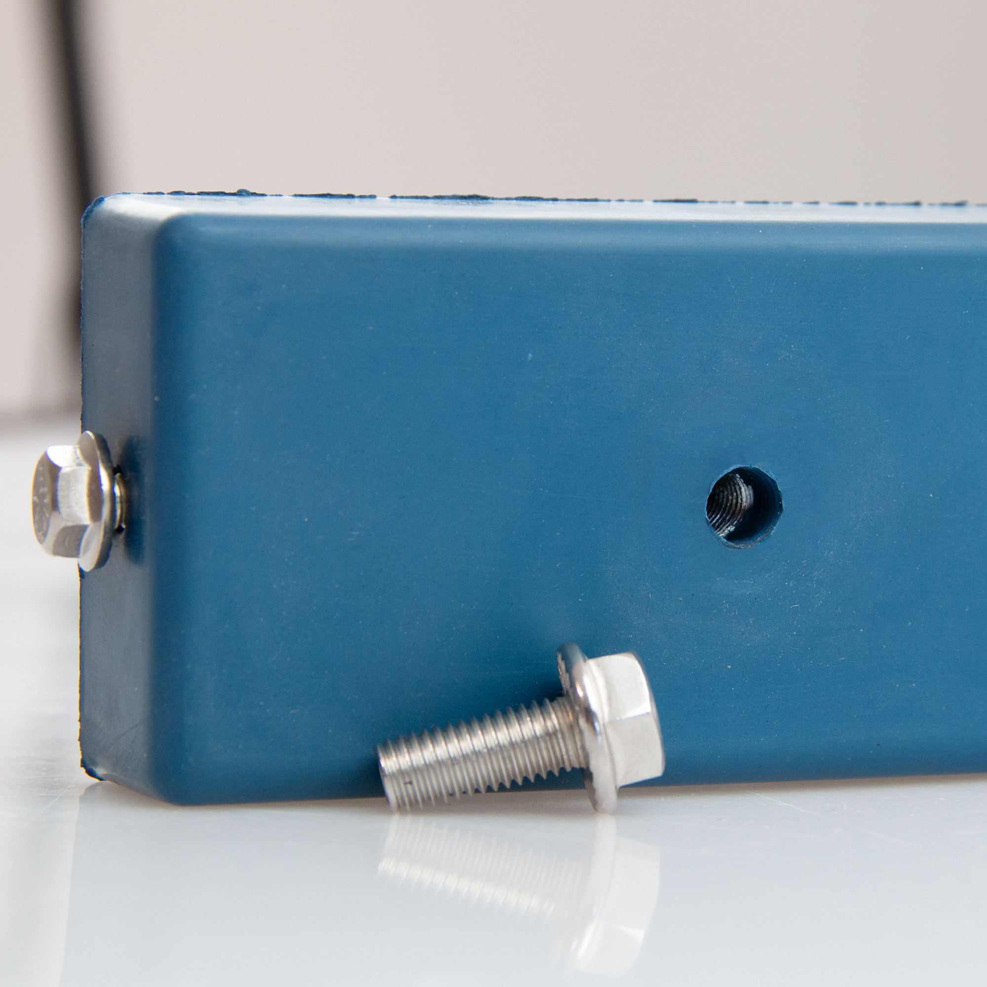 Gummiertes Magnetsystem 125x61x28mm mit 3x Innengewinde