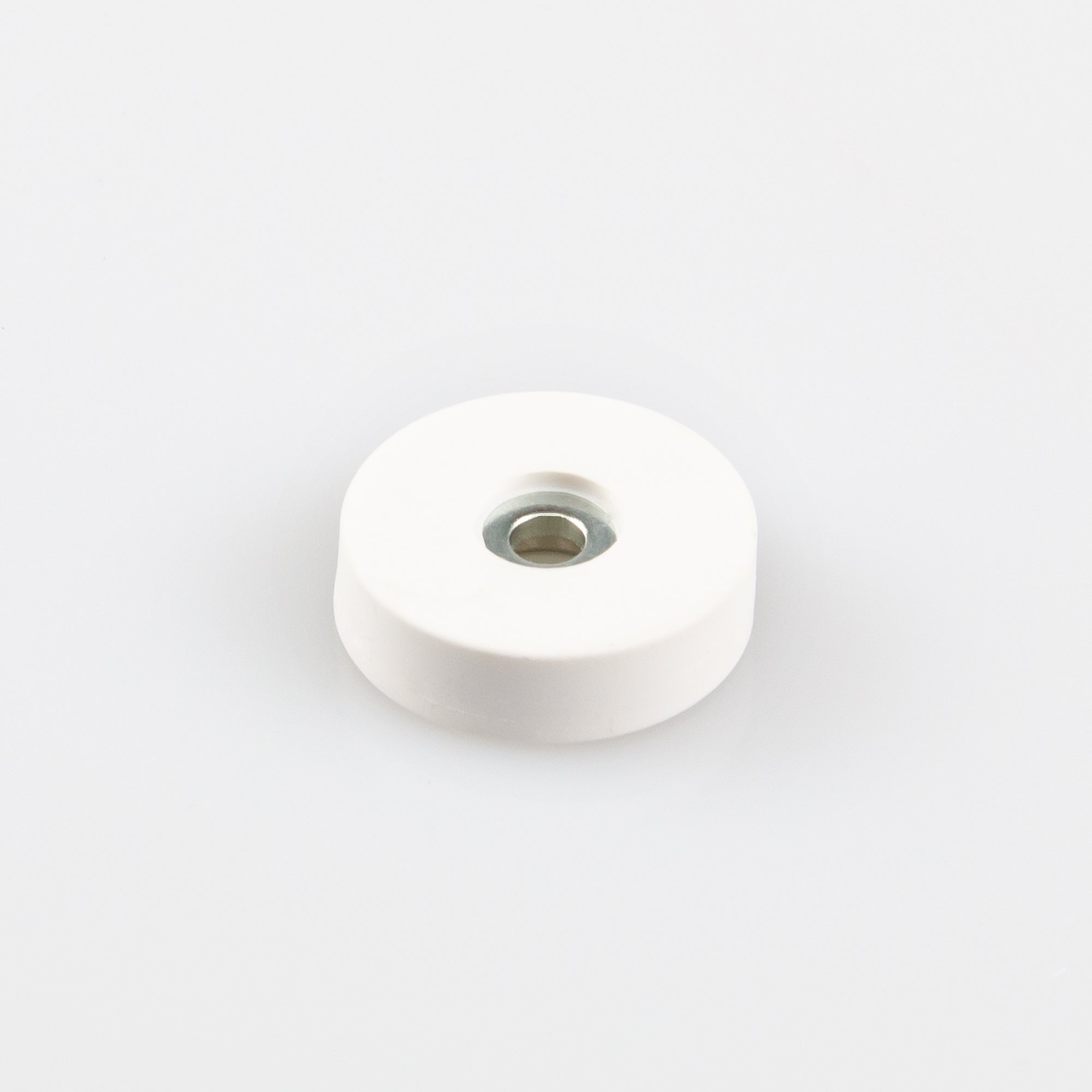 Gummierter Magnet Ø22x6mm mit zylindrischer Senkung