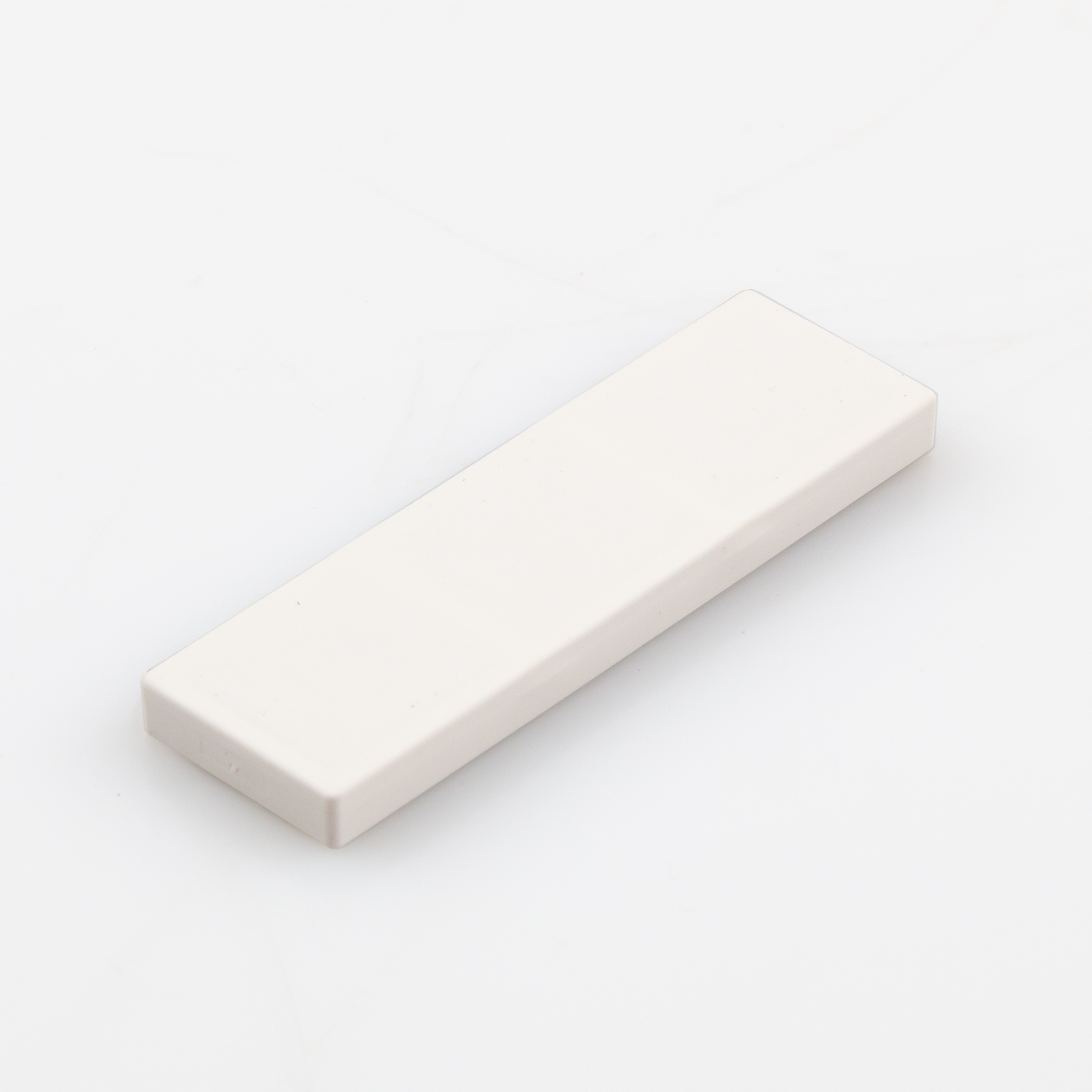 Gummiertes Magnetsystem 75x22,5x6mm mit Innengewinde 2xM4, Farbe: weiß