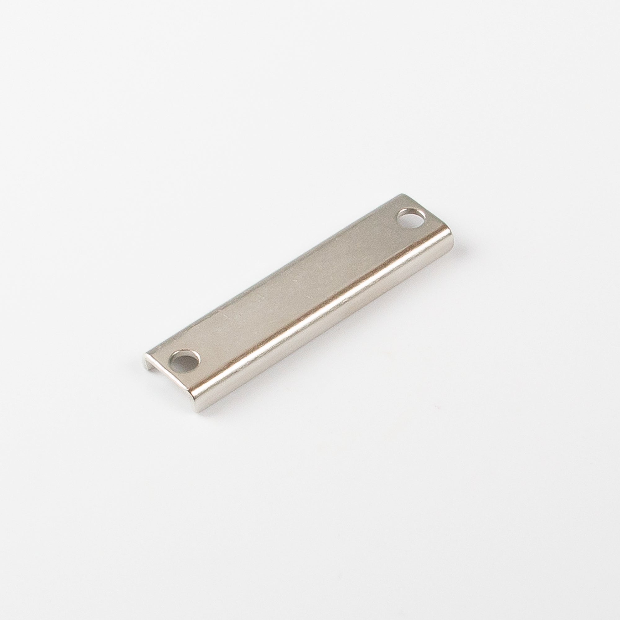 Flachleiste mit Neodymkern 60x15x5mm im langen U-Profil mit seitlichen Bohrungen