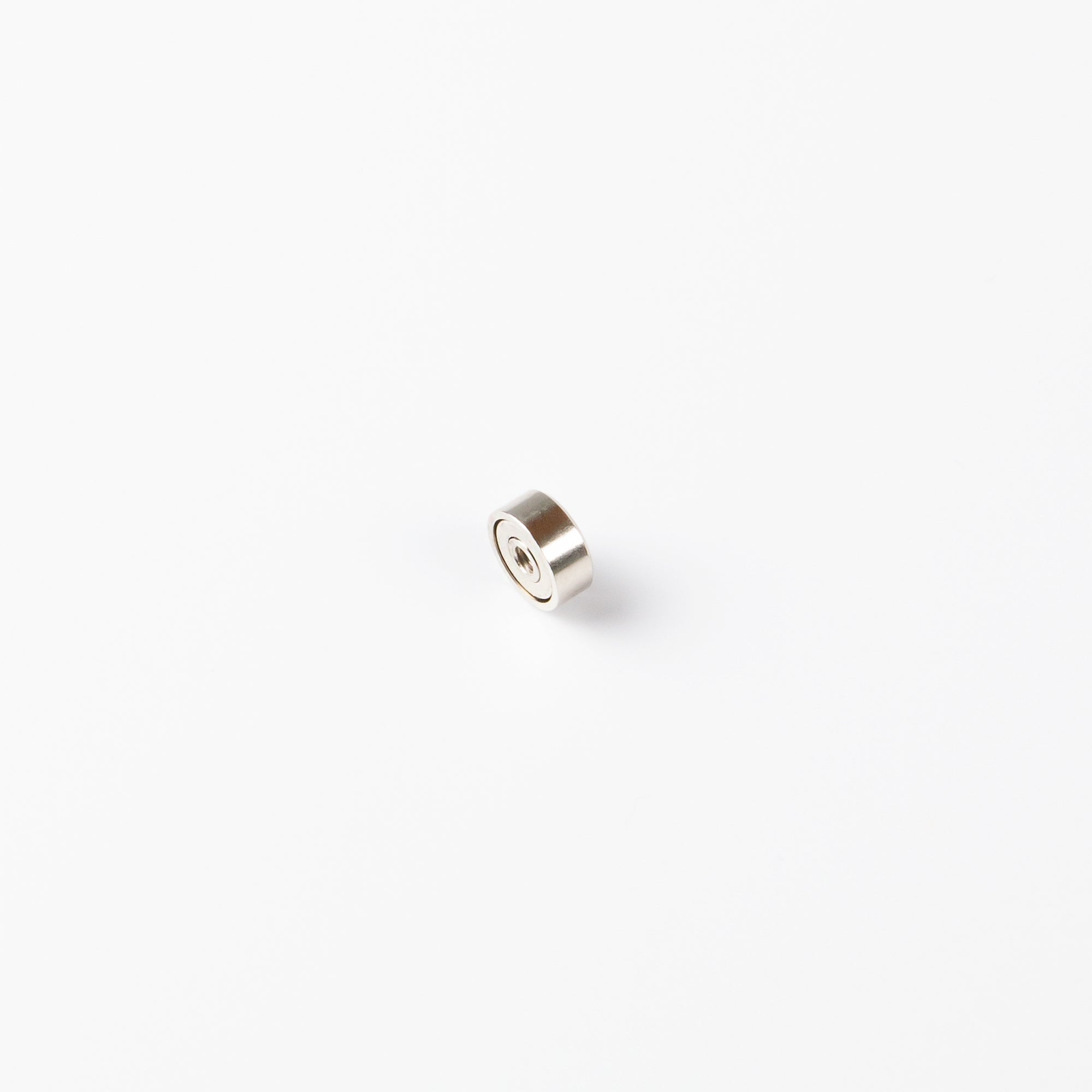 Neodym Topfmagnet mit Innengewinde M3 in der Abmessung Ø10x4,5mm von unten