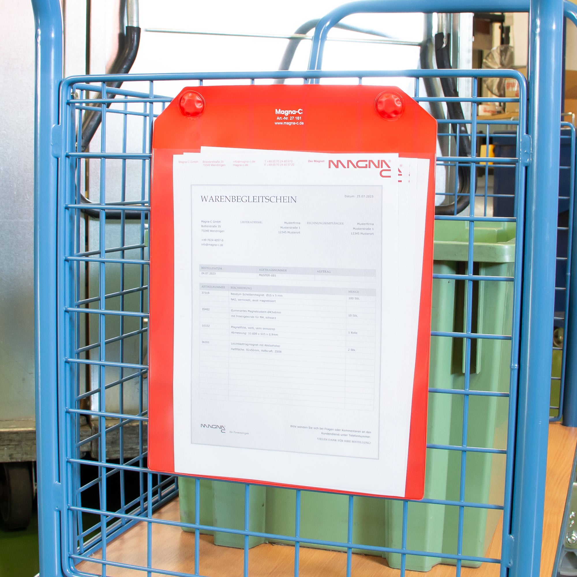 Magnettasche rot 255x300mm mit Neodym-Magneten in DIN A4 Anwendung