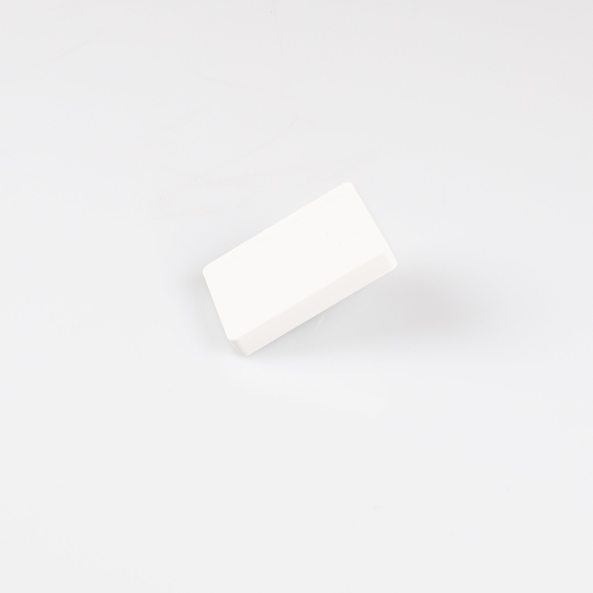 Gummierter weißer Magnet 59x45x8,5mm Gewindezapfen M6 Haftfläche