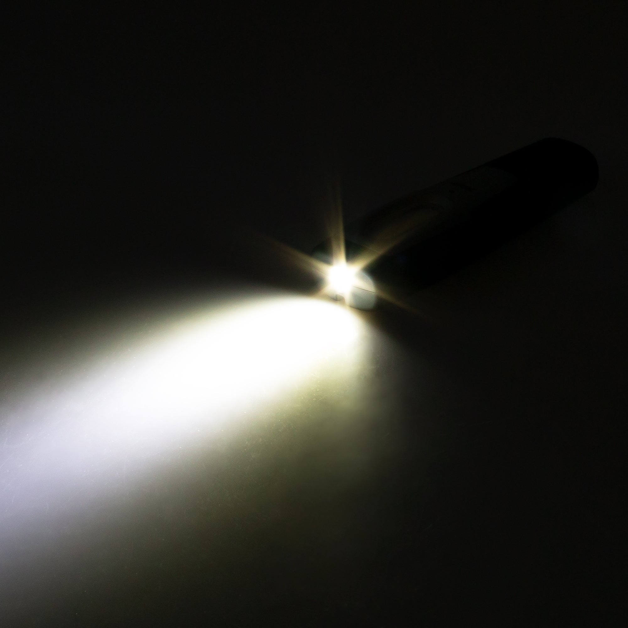 LED Inspektionslampe mit verstellbarem Magnetfuß Anwendung