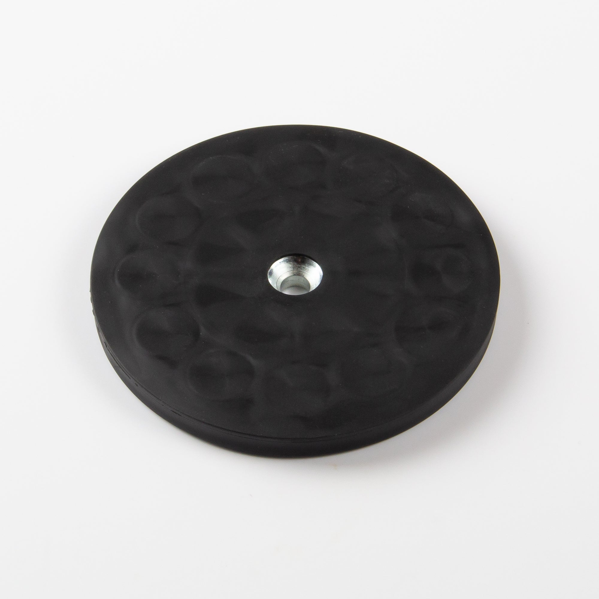 Gummierter schwarzer Magnet Ø88x8,5mm mit konischer Senkung Haftfläche